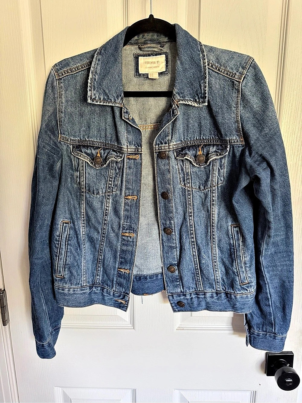 Forever 21 Classic Denim Jacket Size Medium